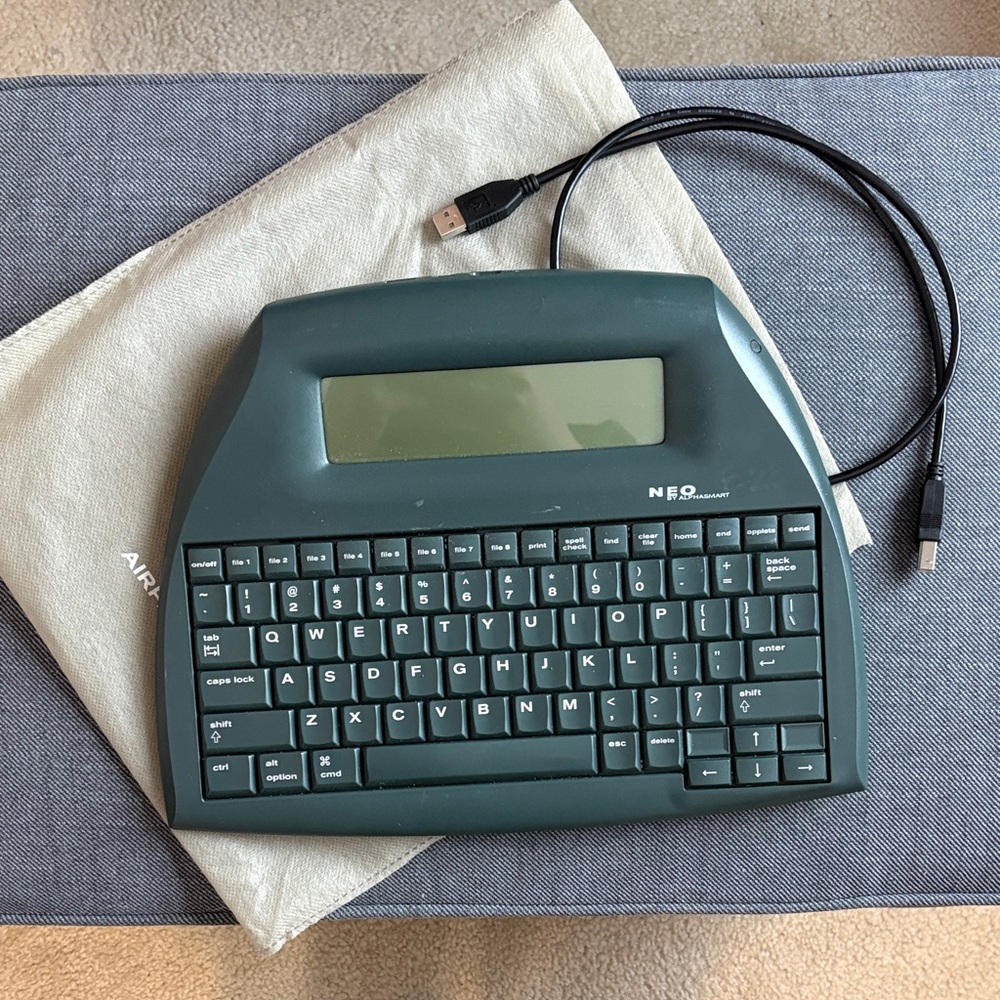 Neo2 Portable Word Processor with USB Cable